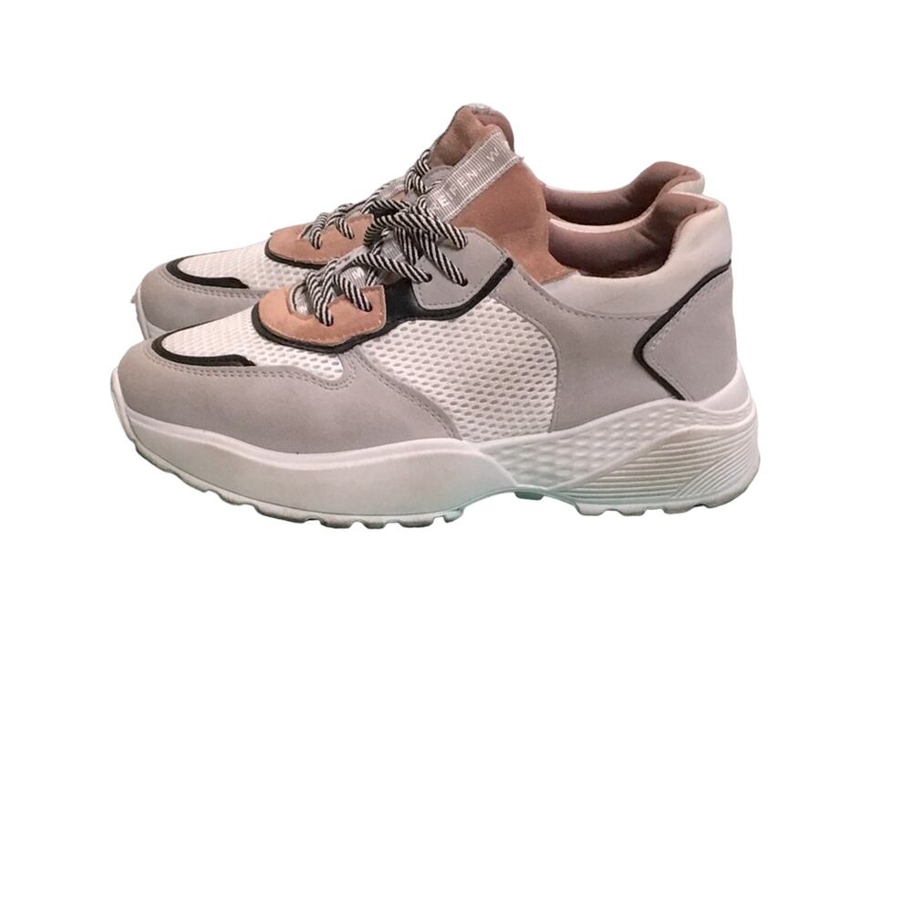 Anna Falcon Sneakers